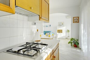 Fridge, stovetop, dishwasher, coffee/tea maker - Apartment Valmade (73651-A1) - Pula (Pula)