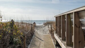 Beach - Smuggler's Cove 205, 2BR 2BA Oceanfront Condo in Atlantic Beach! (Atlantic Beach)