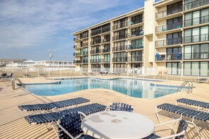 Pool - Smuggler's Cove 205, 2BR 2BA Oceanfront Condo in Atlantic Beach! (Atlantic Beach)