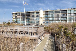 Property grounds - Smuggler's Cove 205, 2BR 2BA Oceanfront Condo in Atlantic Beach! (Atlantic Beach)