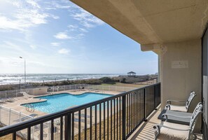 Pool - Smuggler's Cove 205, 2BR 2BA Oceanfront Condo in Atlantic Beach! (Atlantic Beach)