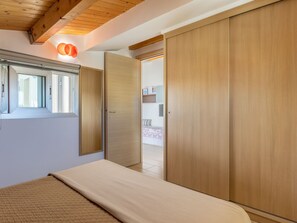 Internet - Charmantes Dachgeschoss mit Terrasse mit Blick auf die Landschaft. by Interhome (Punta Secca)