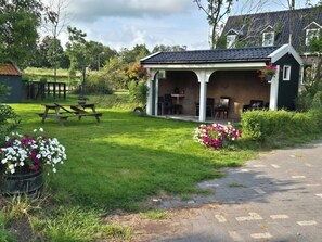 تناول الطعام بالخارج