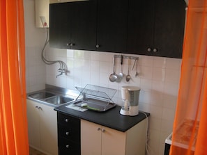 Coffee/tea maker, fridge, stovetop, dishwasher - House Paulina (73666-K1) - Banjole (Banjole)