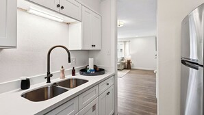 Clause | Private kitchen | Coffee/tea maker, full-sized fridge, microwave, oven - Porter Condos (Ocean Springs)