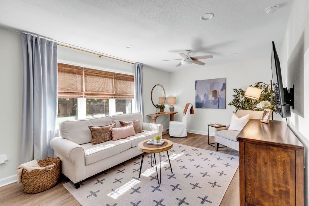 Passage | Living area | Smart TV