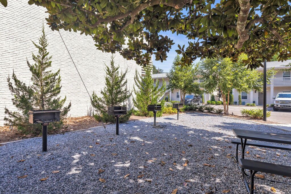 Vibe | Outdoor dining