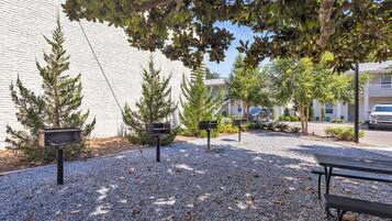 Vibe | Outdoor dining