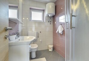 Shower - Apartments Robert (73676-A1) - Medulin (Medulin)