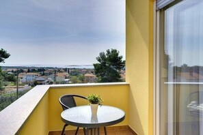 Outdoor dining - Apartments Robert (73676-A2) - Medulin (Medulin)