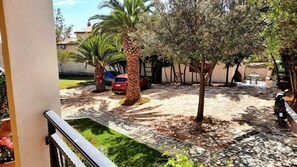 Property grounds - Apartments Ivonne (73714-A2) - Liznjan (Liznjan)