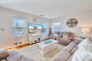 Smart TV - Making Memories on Mumford by Seaside Vacations & Sales (Chincoteague Island)