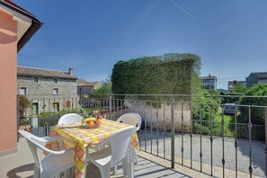 Outdoor dining - Apartments Susanna (73724-A1) - Liznjan (Liznjan)