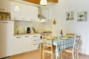 Fridge, stovetop, coffee/tea maker, toaster - Apartments Susanna (73724-A2) - Liznjan (Liznjan)