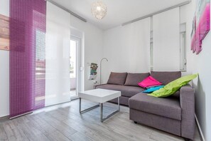 TV - House Moderna (73736-K1) - Pula (Pula)