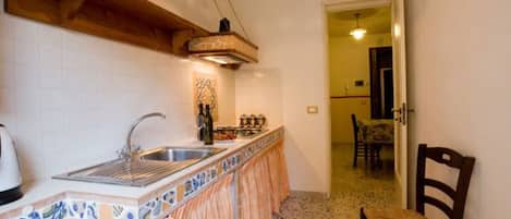 雪櫃、微波爐、廚房用具/餐具/器皿