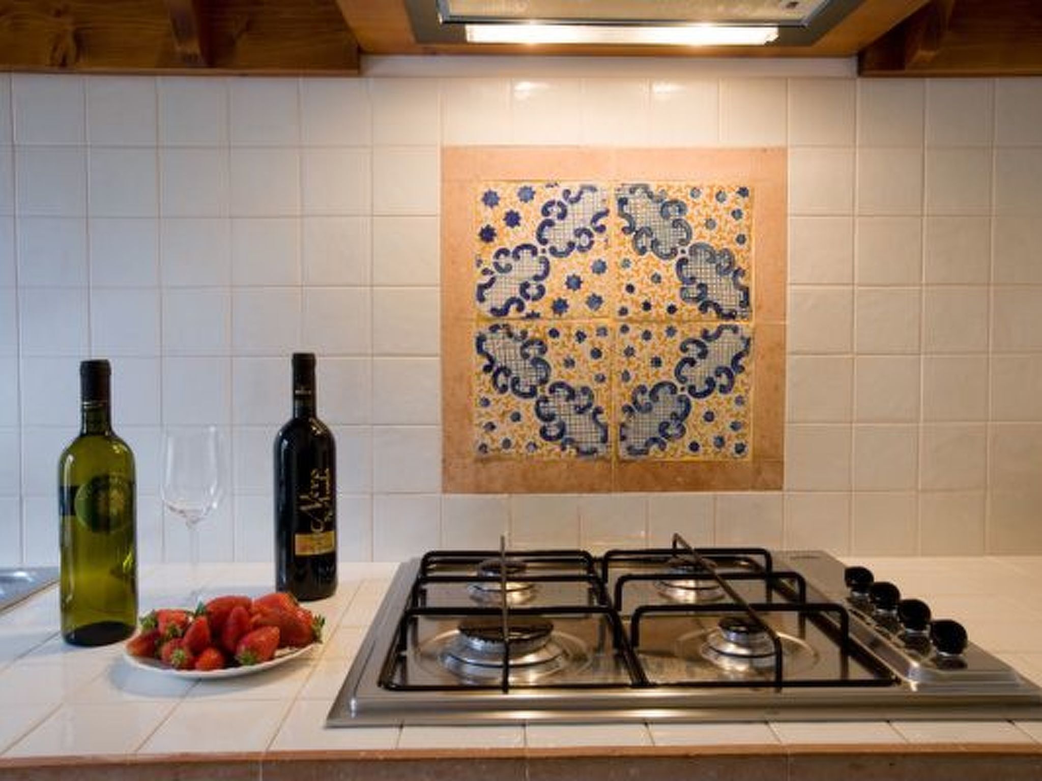 Refrigerador, microondas y utensilios de cocina 