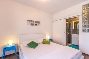 3 bedrooms, internet, bed sheets