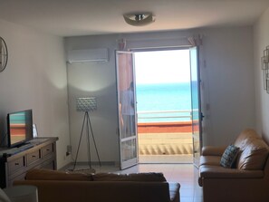 TV - Giusy Penthouse mit Terrasse by Interhome (Balestrate)