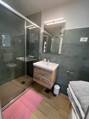 Shower, towels - House Dorina (73784-K1) - Pula (Pula)