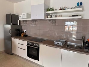 Coffee/tea maker, fridge, oven, stovetop - Apartment Niko (73832-A2) - Medulin (Medulin)
