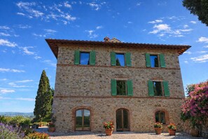 Exterior - Villa Parigi, elegant designer Villa in Chianti, Pool & Concierge, WiFi, A/C (San Gusmé)