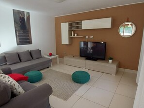 TV - Unterkunft in der 'Villa Luigi' mit oberirdischem Pool by Interhome (Capoterra)