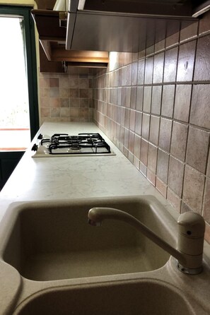 Refrigerador, microondas, horno y lavavajillas 