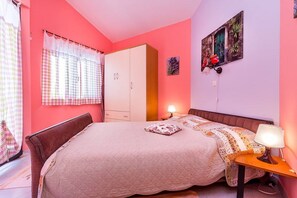 1 habitación, internet y ropa de cama