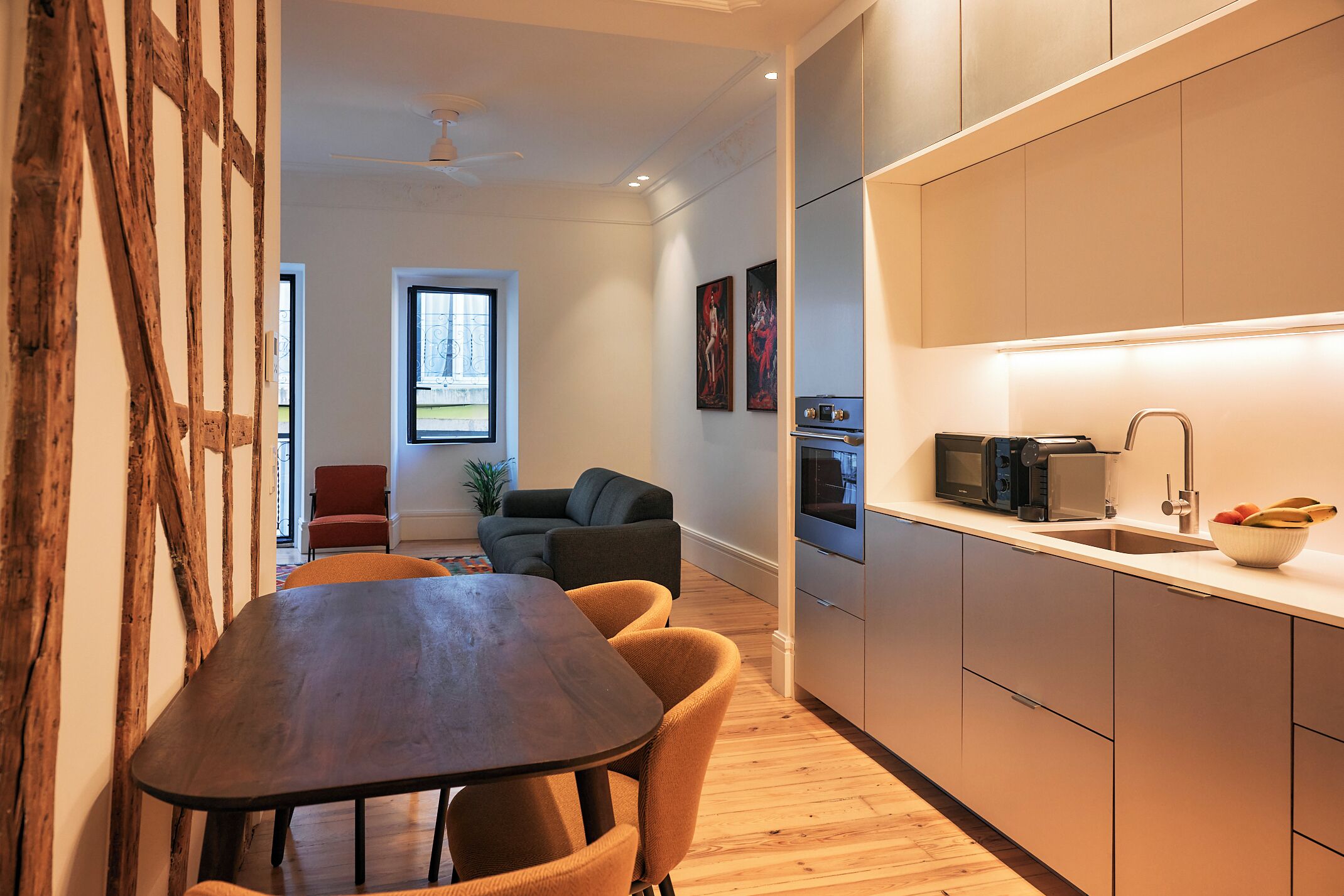 Comfort Apartment, Balcony, City View | Private kitchen | Fridge, microwave, oven, stovetop