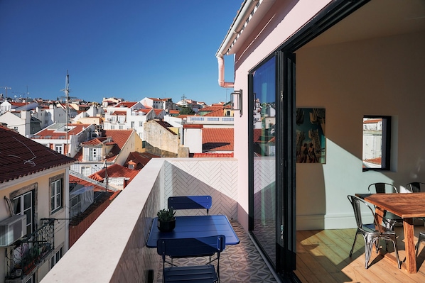 Apartamento luxo, sacada, vista para a cidade | Terraço/pátio