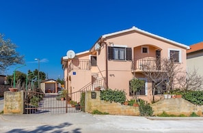Exterior - Apartments Bardak (73851-A2) - Liznjan (Liznjan)