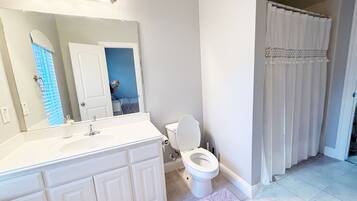 Handtücher, Seife, Toilettenpapier