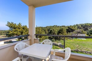 Outdoor dining - Apartments Vedrana (73881-A1) - Premantura (Premantura)