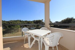 Outdoor dining - Apartments Vedrana (73881-A2) - Premantura (Premantura)