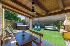 Outdoor dining - House Ana (73882-K1) - Rovinj (Rovinj)