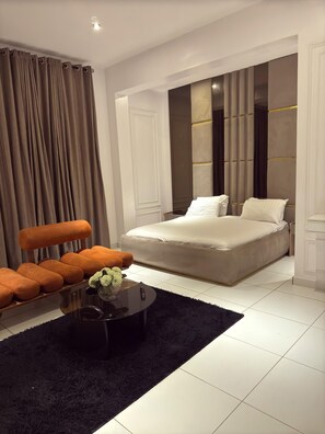 4 habitaciones, tabla de planchar con plancha y wifi gratis 