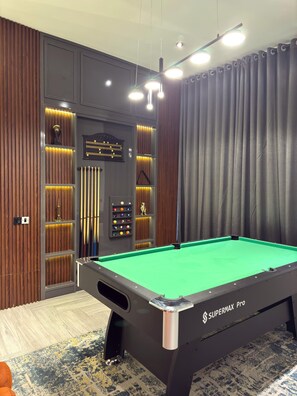 Games room - 4 Bedroom En-Suite, Wi-Fi, Secured, 24/7 Power (Lekki)