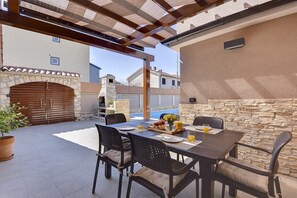 Outdoor dining - Villa Magnifica (73902-K1) - Pula (Pula)