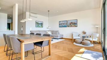 พรีเมียมอพาร์ทเมนท์, วิวทะเล | บริเวณนั่งเล่น