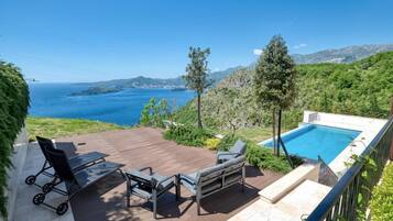 Premium Apartment, Sea View | Living area