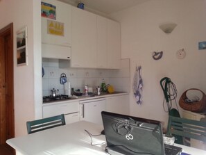 Refrigerador y utensilios de cocina 