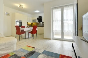 Fridge, microwave, stovetop, dishwasher - Apartments Elviana (73916-A1) - Pula (Pula)