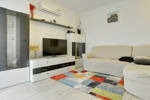 TV - Apartments Elviana (73916-A1) - Pula (Pula)