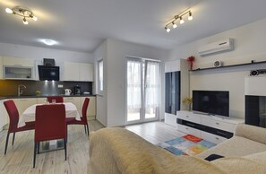 TV - Apartments Elviana (73916-A1) - Pula (Pula)
