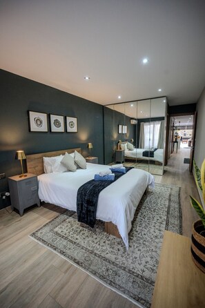 2 habitaciones, tabla de planchar con plancha, wifi y ropa de cama 