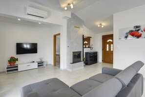 TV, ping pong - House Smoky (73927-K1) - Pazin (Pazin)