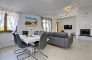 Dining - House Smoky (73927-K1) - Pazin (Pazin)