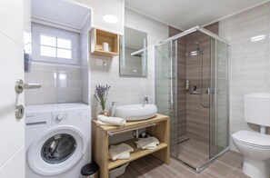 Shower - House Bernarda (73937-K1) - Medulin (Medulin)
