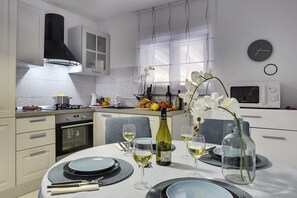 Fridge, microwave, stovetop, dishwasher - Villa Paola (73928-K1) - Vodnjan (Vodnjan)